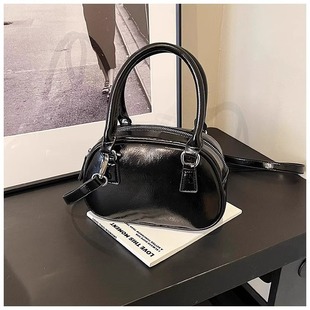 Red New Year Portable Small Square Bag Women's 2024 New Autumn and Winter Fashion Popular Explosions All-match Texted Crossbody Bag