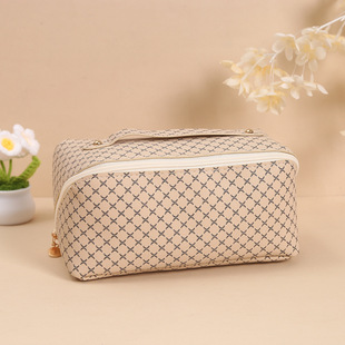 Small Chanel Style Cosmetic Bag Large Capacity Storage Bag Regional Storage Portable Toiletry Bag High-grade Square Pattern Soft Bag
