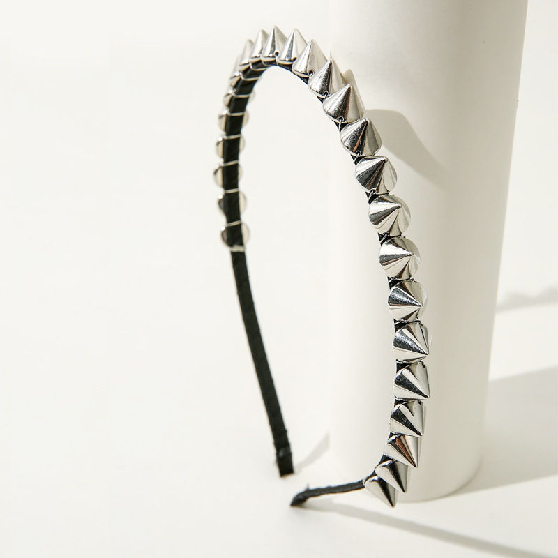 European and American Style Personality Spiked Rivet Headband Metal Anti-Wolf Headband Gothic Style Halloween Punk Style Quirky Hair Accessory for Women
