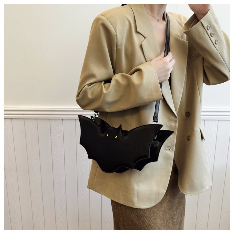 2025 New Cross-Border Women's Halloween Limited Edition Crossbody Bag/Shoulder Bag with a Playful Bat Design
