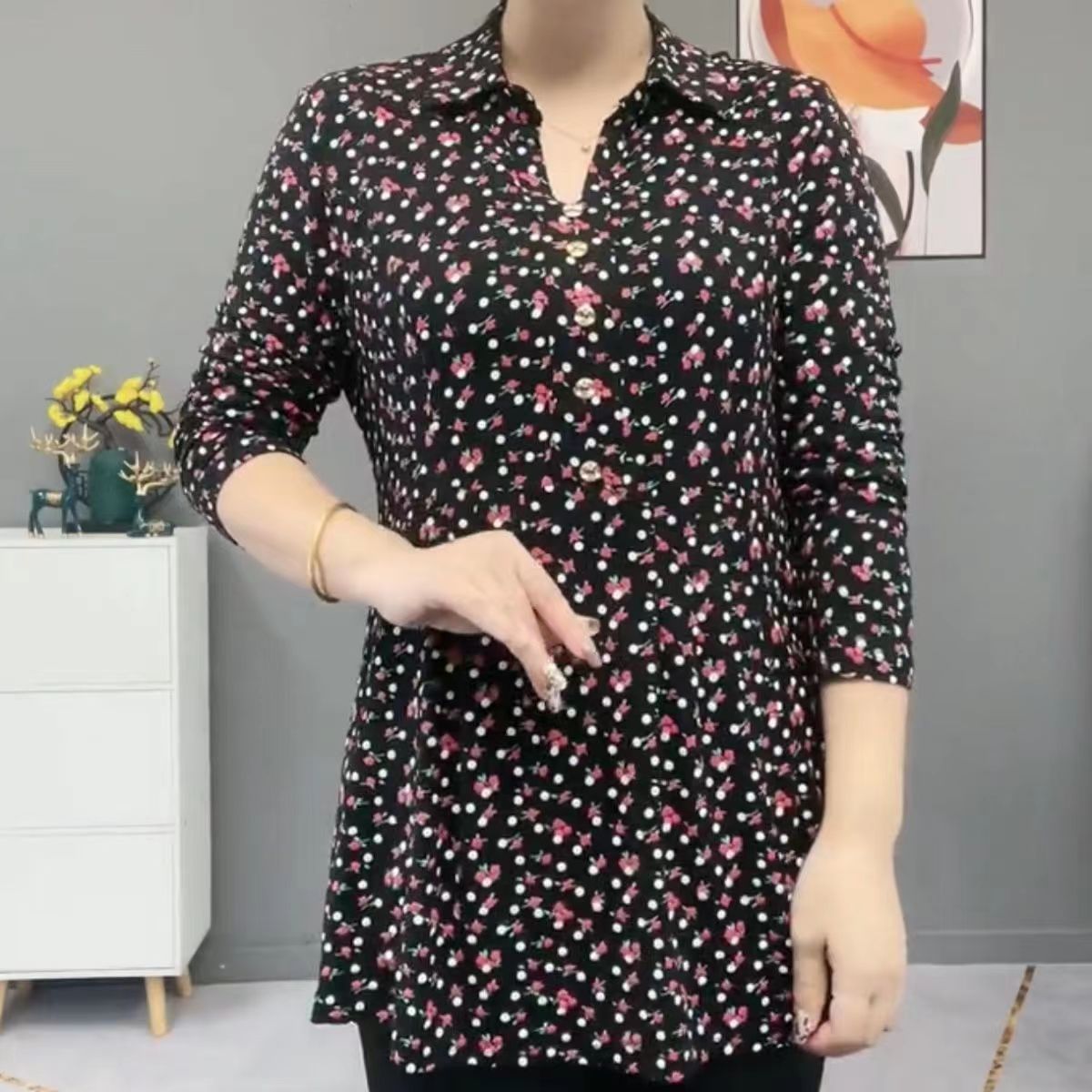 2025 봄 가을 신상 반팔 풀오버 프린트 꽃무늬 셔츠 중년 및 노년 여성복 배를 가려주는 슬림핏 아우터 셔츠