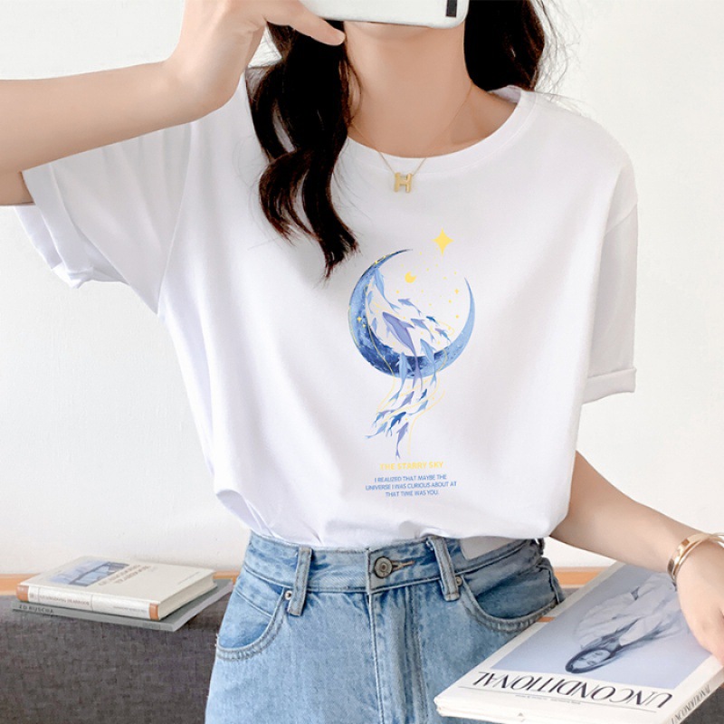2024 느슨한 반팔 티셔츠 여성 여름 새로운 스타일 아름다운 세련된 최고 틈새 디자인 인기 인쇄 패션