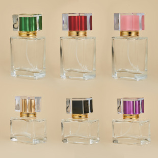 Factory direct 30ml 50ml glass sub-packaging perfume bottle screw square glass bottle makeup spray empty bottle