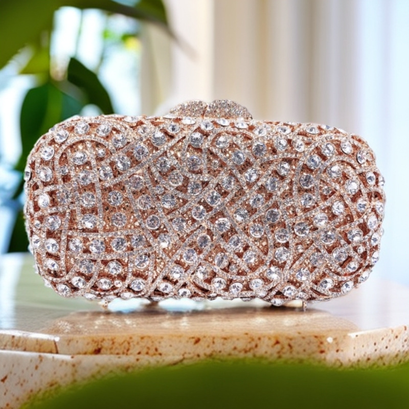 Factory direct sales of luxury women's diamond-encrusted cosmetic bags, openwork clutches, crystal evening gowns, rhinestone clutches, and gemstone bags.