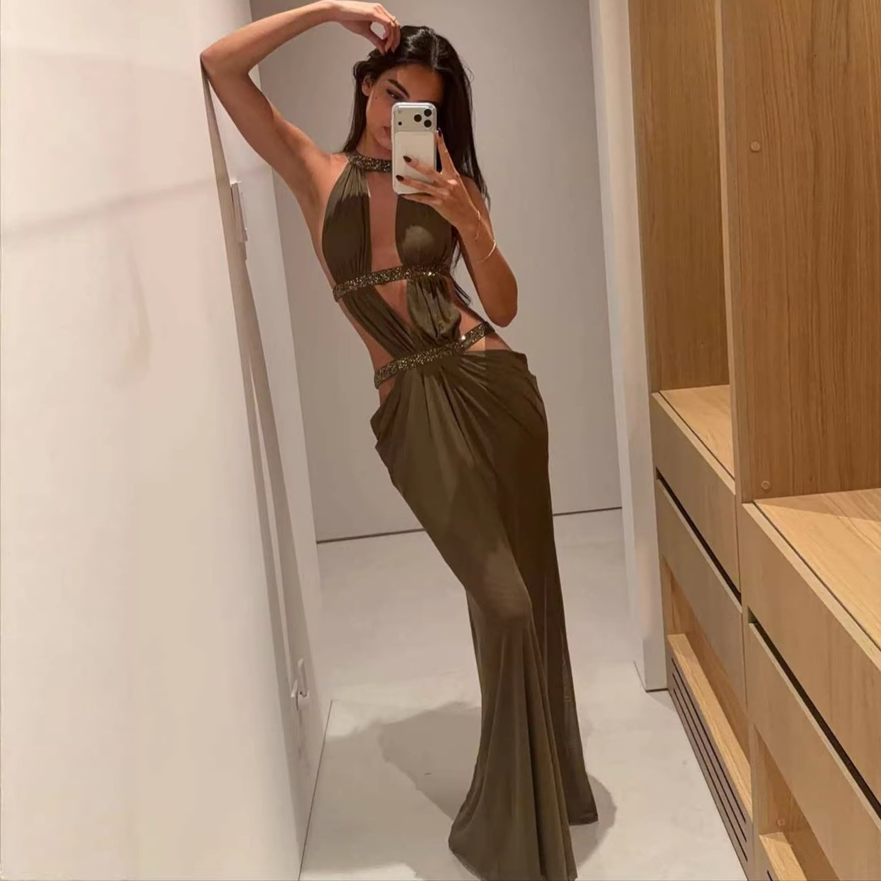 Sexy Hollow-Out High-End Halter V-Neck Dress with Mature Elegance, Backless Design, Long Evening Gown