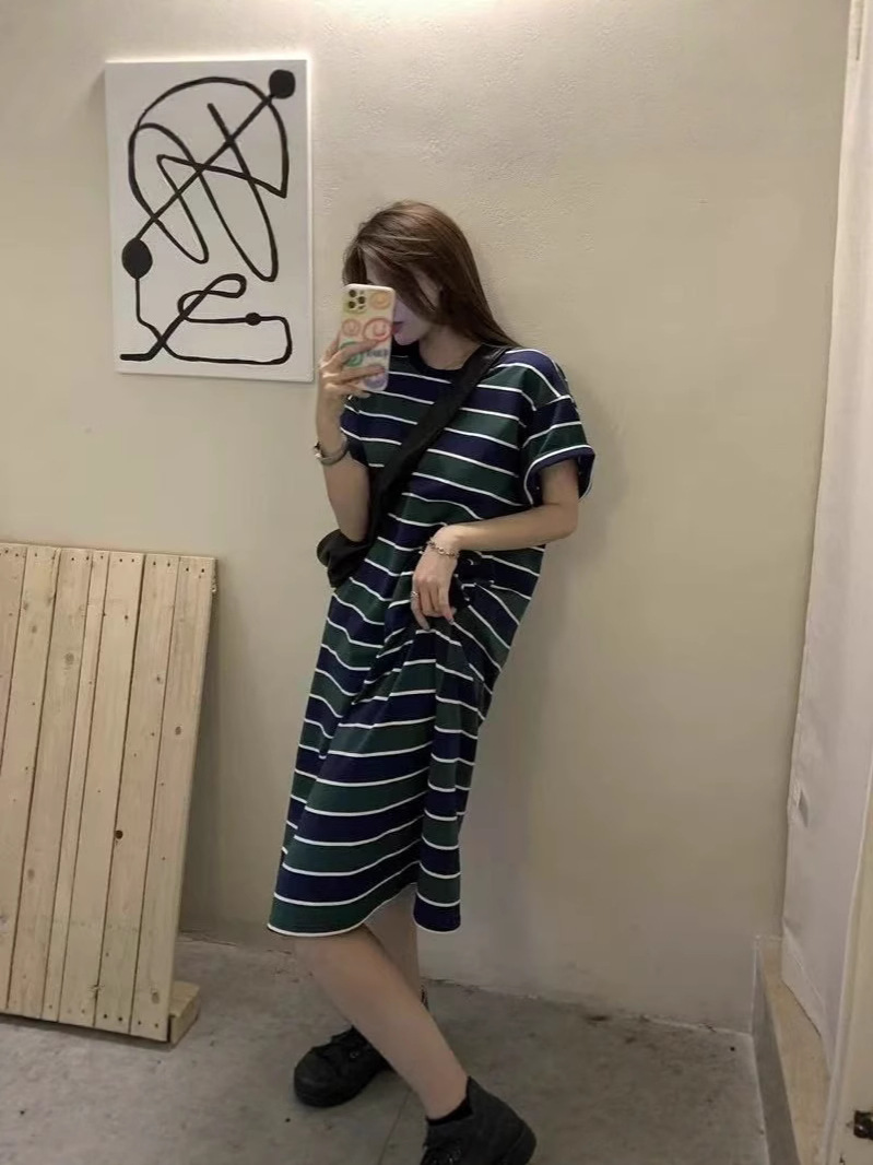 일본 도파민 스트라이프 티셔츠 롱 스커트 한국식 루즈한 반팔 셔츠 반팔 슬릿 미드기장 드레스