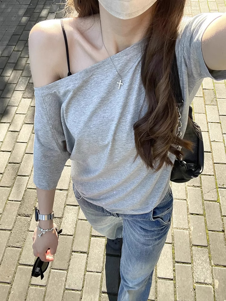 Gray Asymmetrical Shoulder Design Niche Trendy Short-Sleeve T-Shirt for Women, Summer Loose Lazy Style Casual Off-Shoulder Top