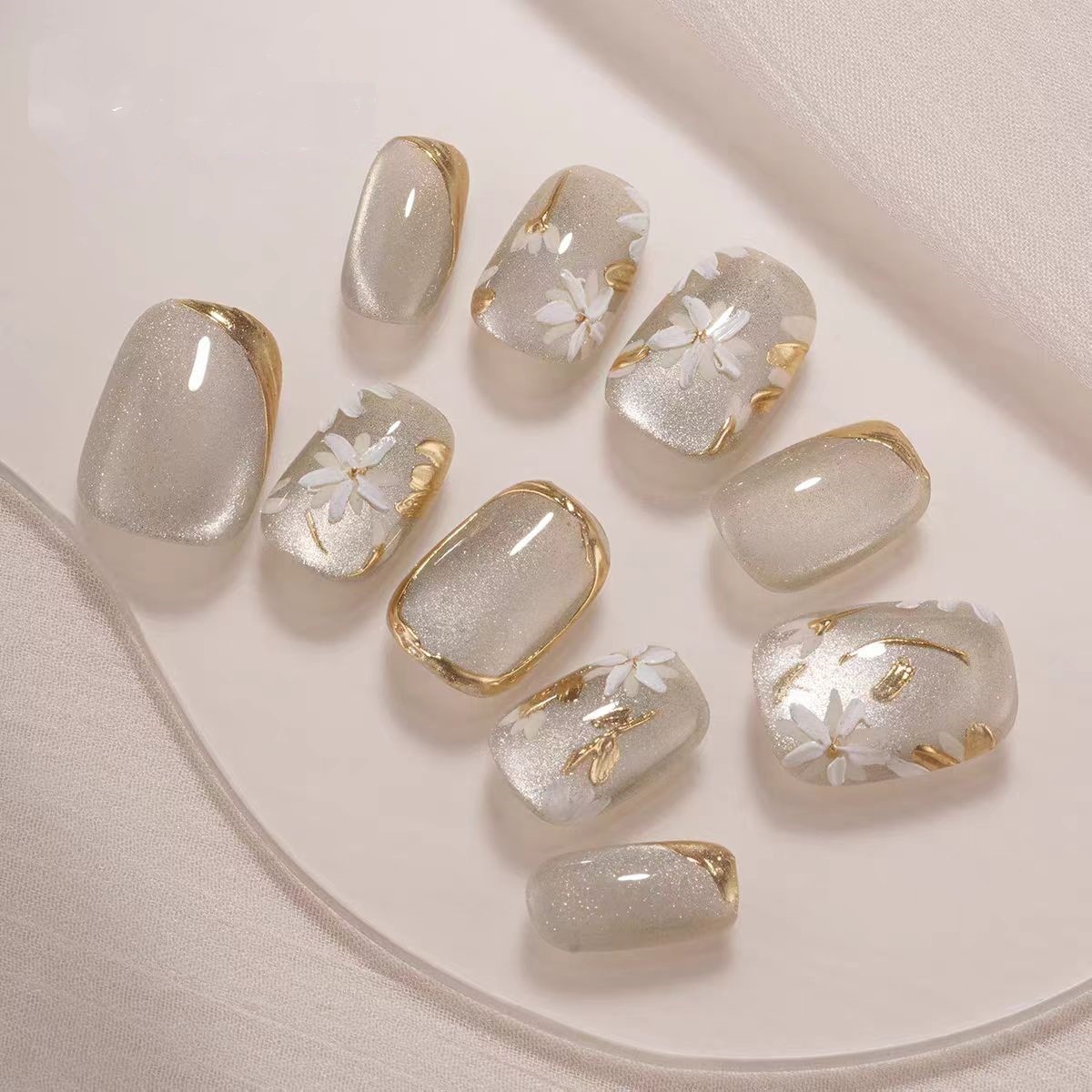 Purely Handmade Cat-Eye Hand-Painted Finished Nail Art Patches, High-End, Sparkling and White Wearable Nails
