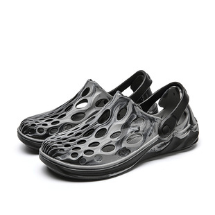 Spot wholesale men's large size sandals summer hollow feet beach hole shoes EVA soft bottom non-slip shoes