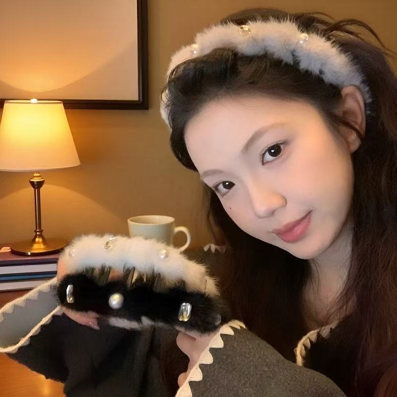 Exquisite Pearl Rhinestone Plush Wave Headband with Teeth, Non-Slip, Height-Increasing Cranial Top Headband, Hair Tidying and Pressing Hairpin
