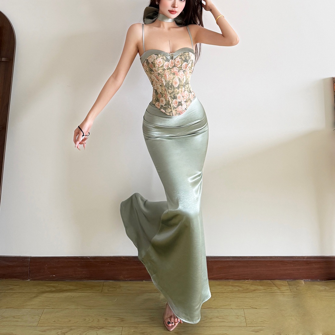 European and American 2025 Winter New Cross-Border Style Rose Oil Painting Fashion Elegant Style Camisole Top High-Waisted Bodycon Skirt