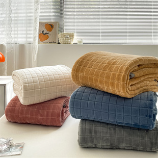 Autumn and winter thickened flannel checkered milk velvet yarn-dyed jacquard blanket office nap flannel blanket can be set