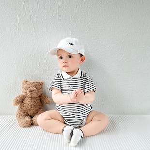 Ins Baby Romper 2024 Летний Новый Полосатый треугольный комбинезон для новорожденных из оболочки Мода