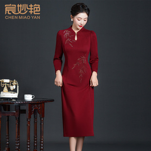 Xi mother-in-law autumn and winter new wedding banquet improved cheongsam mother outfit dress temperament noble wool knitted skirt wholesale