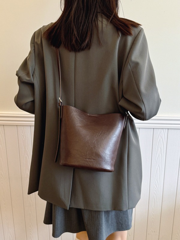 Baroness Black Simple Bag Women's 2024 New High-end Texture Niche Commuter Bag Bucket Bag Crossbody Bag