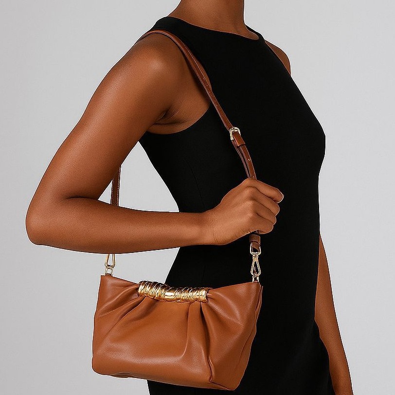 Niche design pleated clutch, metal evening bag, high-end women's shoulder/crossbody bag, a cross-border bestseller in 2025.