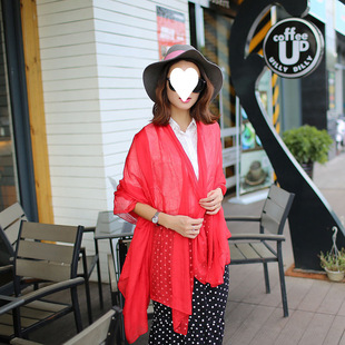 [New product impulse] Cotton and linen scarf solid color ethnic style beach towel party catwalk performance annual meeting red gauze towel