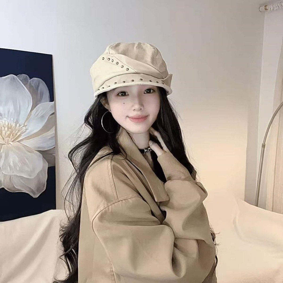2025 New Korean Retro Rivet Forward Hat for Women, Versatile Spring and Autumn Beret That Makes the Face Look Smaller, Fashionable Ins Trend