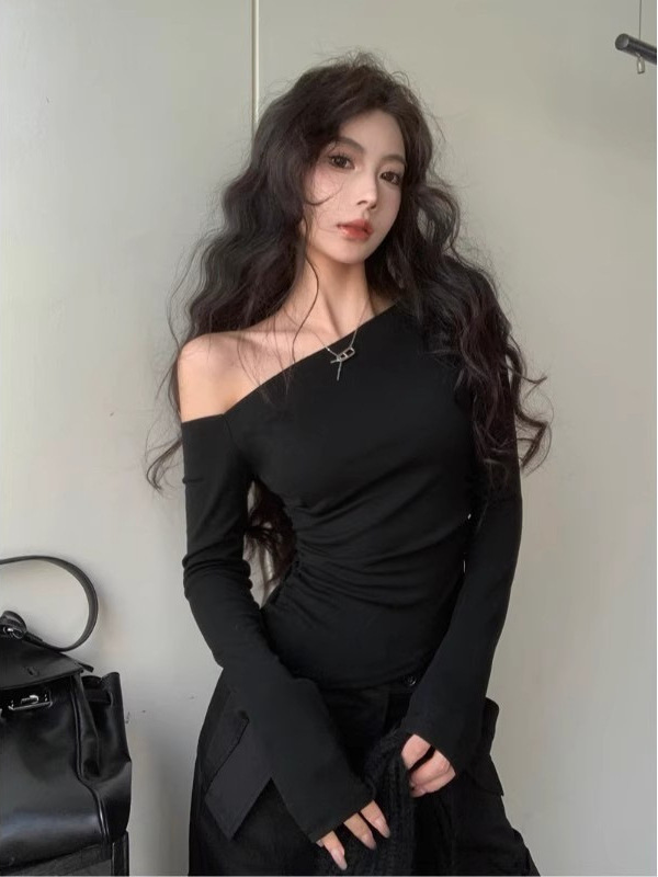 봄과 가을의 새로운 순수한 섹시한 오프 숄더 스파이스 소녀 불규칙한 벨벳 긴팔 티셔츠 여성용 슬림 핏 날씬한 어깨 탑