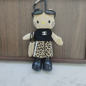 Подвеска-брелок Sanrio Kitty чёрная с длинными лапками