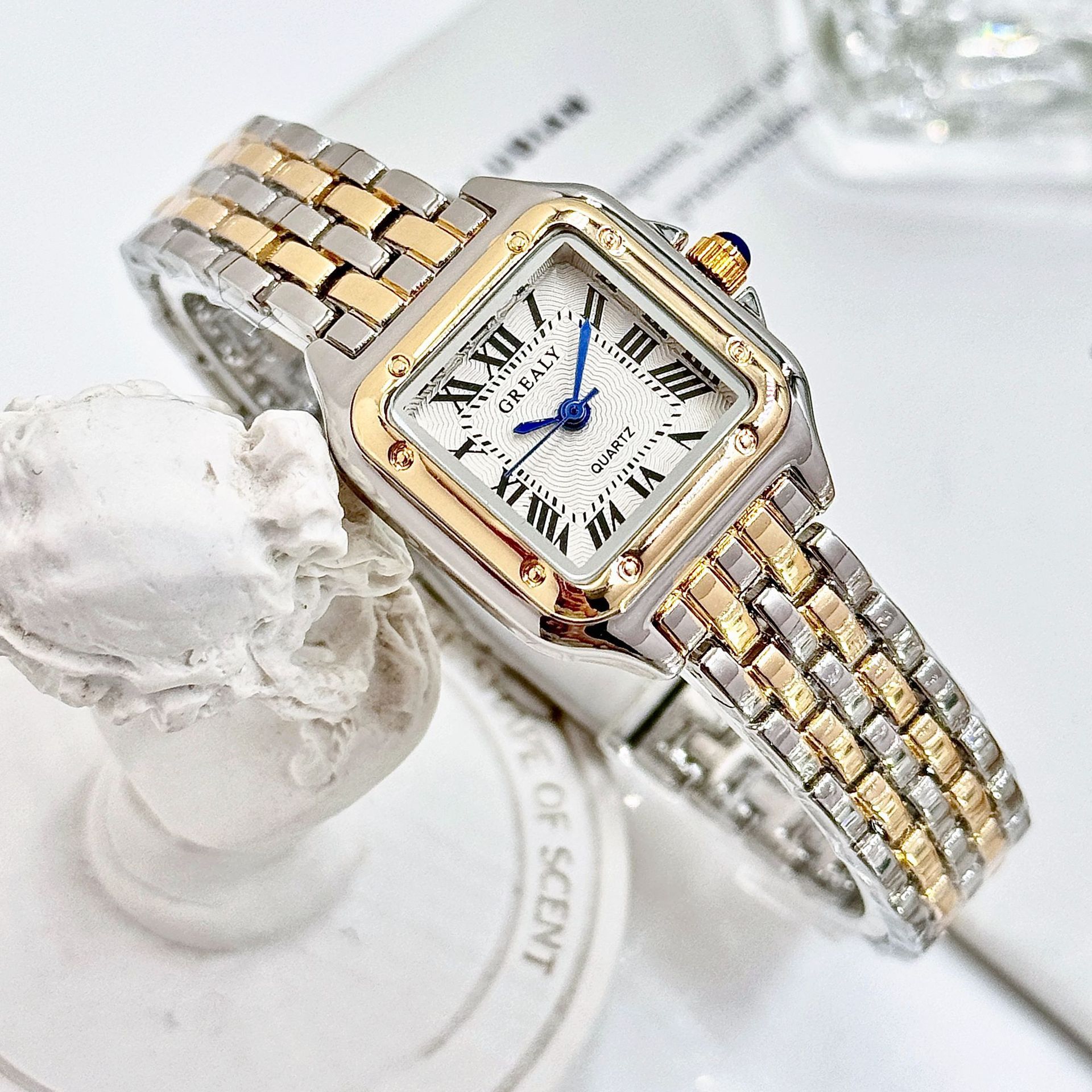 Cross-border new leisure waterproof watch fashion alloy steel with diamond bracelet Roman women quartz watch wristwatch