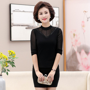 2023 new middle-aged mom autumn and winter wear lace bottoming shirt middle-aged and elderly women's fashion autumn fleece-lined clothes