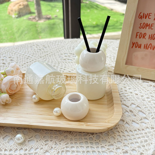 Wholesale 50ML Milk White Aromatherapy Glass Bottle Fireless Rattan Volatile Bottle Bedroom Ornaments Essential Oil Volatile Bottle Container