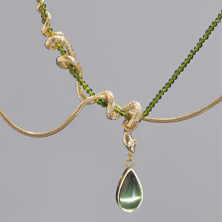 "Vine of Symbiosis" Ling Snake Original Niche High-End Choker Necklace Olive Green Clavicle Chain Necklace