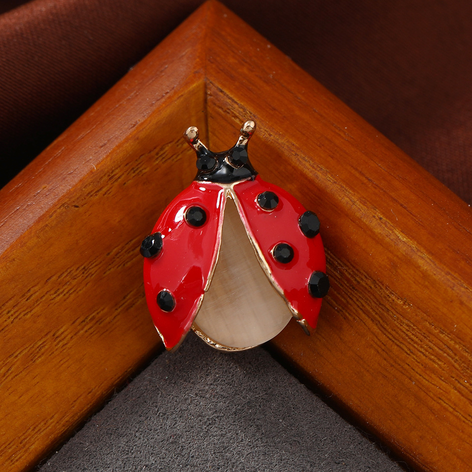 Creative Mini Insect Brooch Coccinella Seven Stars Anti-running Light Accessories Corsage Cute All-match Clothes Pin Buckle Collar Pin