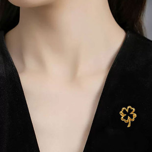 Lucky grass simple brooch women's new four-leaf clover corsage INS badge fashion Men's pin accessories anti-exposure