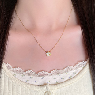 Korean Style Zircon Flower Necklace Women Ins Light Luxury Exquisite Fashion Ins Star Pendant Commuting Stainless Steel Collarbone Chain