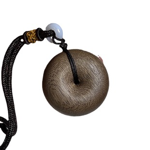 Оптовая продажа фабрики Бруней мягкий шелк Agarwood ожерелье Пряжка мира черное масло старый материал agarwood кулон ничего круглого бренда
