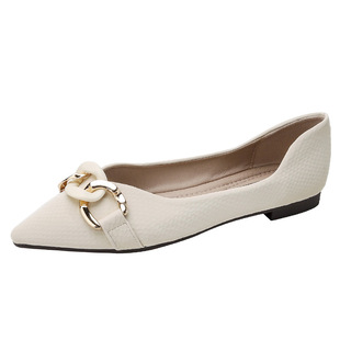 Single Shoes Women's Flat Bottom 2023 Autumn All-match Pointed Shallow Mouth Chain Bean Shoes Boat Shoes Large Size Women's Shoes 41-43