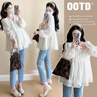 Real shot 2024 autumn new pregnant women Korean V-neck lace embroidery xiangfeng doll shirt