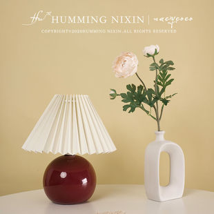 Ceramic Pleated Table Lamp Retro Nordic Ins Style Girl's Internet Celebrity Bedroom Wedding Simple Bedside Nightlight