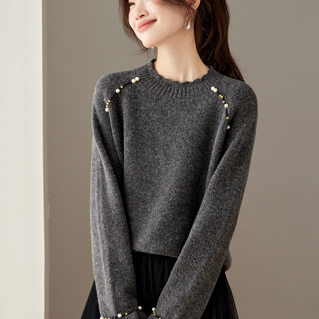 Red women's pullover short beaded base shirt, loose and casual style, suitable for commuting, inner layer for autumn and winter 2026