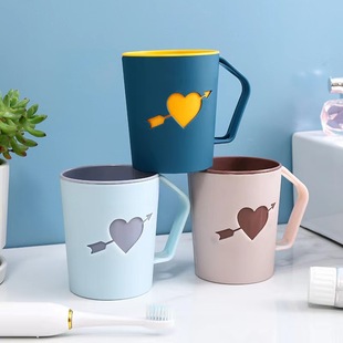 Modern Simple One-shot Heart-piercing Couple Student Brush Cup Double-layer Thickened High-value Plastic Gargle Cup with Handle