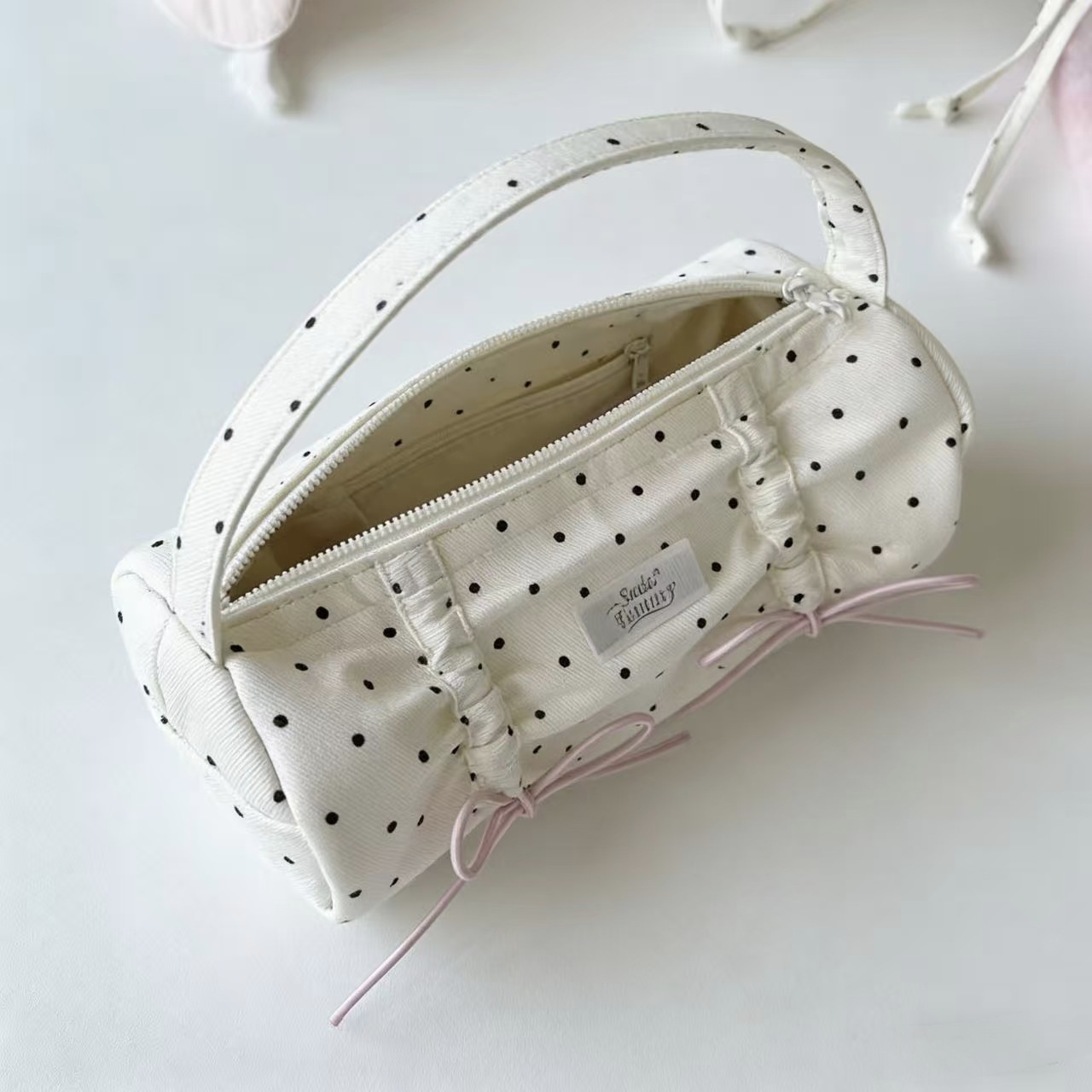 Cylindrical drawstring bow polka dot pencil case, large capacity, girls' stationery box, hand-held design, high-value pencil case