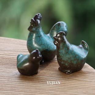 Kiln Change Green Pattern Ceramic Cute Ornaments Tea Play Tea Pet Chicken Family of Three Jewelry Ornaments Home Decorations