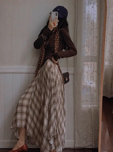 All the way to the production of American retro low waist hot girl elegant dress seaside vacation casual plaid brown skirt spring