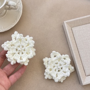 Winter Snowflake Wool Double-layer Braided Hairpin Retro Cute Side Clip Soft Plush Atmosphere Side Bangs Clip