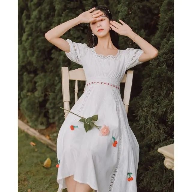 Waist-Cinching, Sweet and Stylish French-Style Dress for Girls, Slim Fit, Fresh and Versatile, Plaid Retro Artistic Student Dress, Summer Elegance
