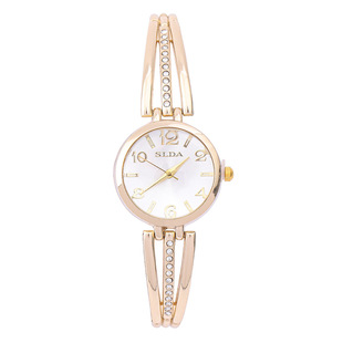 Cross-border new fashion ladies watch manufacturers wholesale light luxury ladies bracelet watch creative all-match quartz watch women