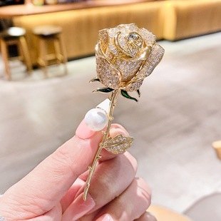 New Hot-selling Alloy Fashion Diamond Pearl Rose Brooch High-end Niche Corsage Pin All-match Suit