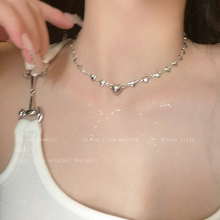 Sweet Girl Love Metal Pendant Necklace Female Temperament All-match Neck Chain High-grade Design Sense Niche Light Luxury Clavicle Chain