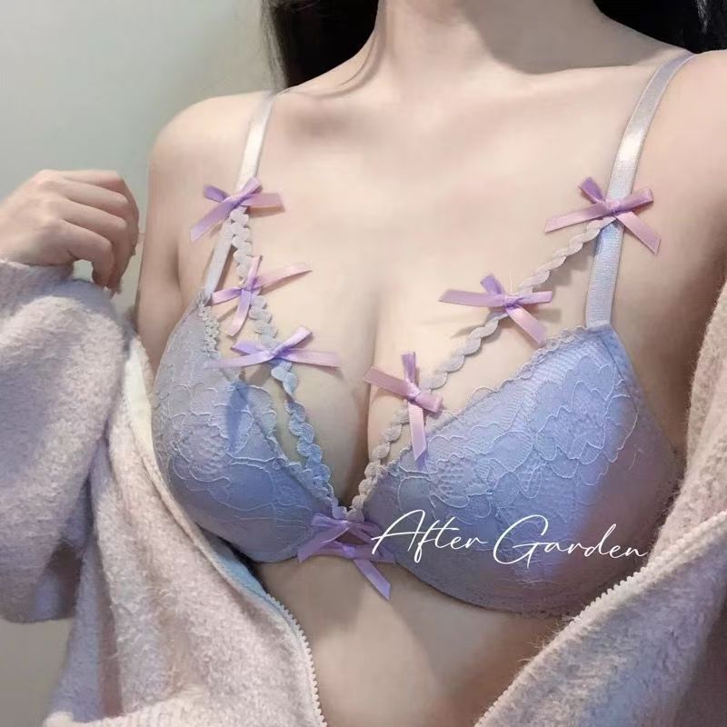 This is a set featuring a pure and sexy lace purple halter neck with a bow and thin strap, worn over a comfortable push-up bra for your zodiac year.