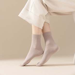 Modal ladies tube socks simple solid color soft breathable socks autumn and winter cotton socks solid color boneless women's socks wholesale