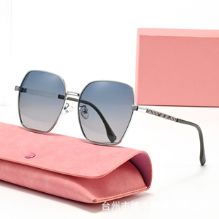 2025 new striped light luxury polarized large frame face small sunglasses women's European and American fashion high sense sunglasses wholesale