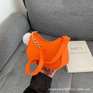 Hand-Held Crescent Bag for Women, Fashionable Work Clothing Trend, Niche Design Bag, Shoulder Casual Crossbody Bag, Armpit Felt Bag