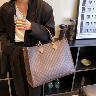 2025 New Large Capacity Women's Bag European and American Retro Large Shoulder Bag Women's Bag Letters Tote Bag PU Commuter Handbag